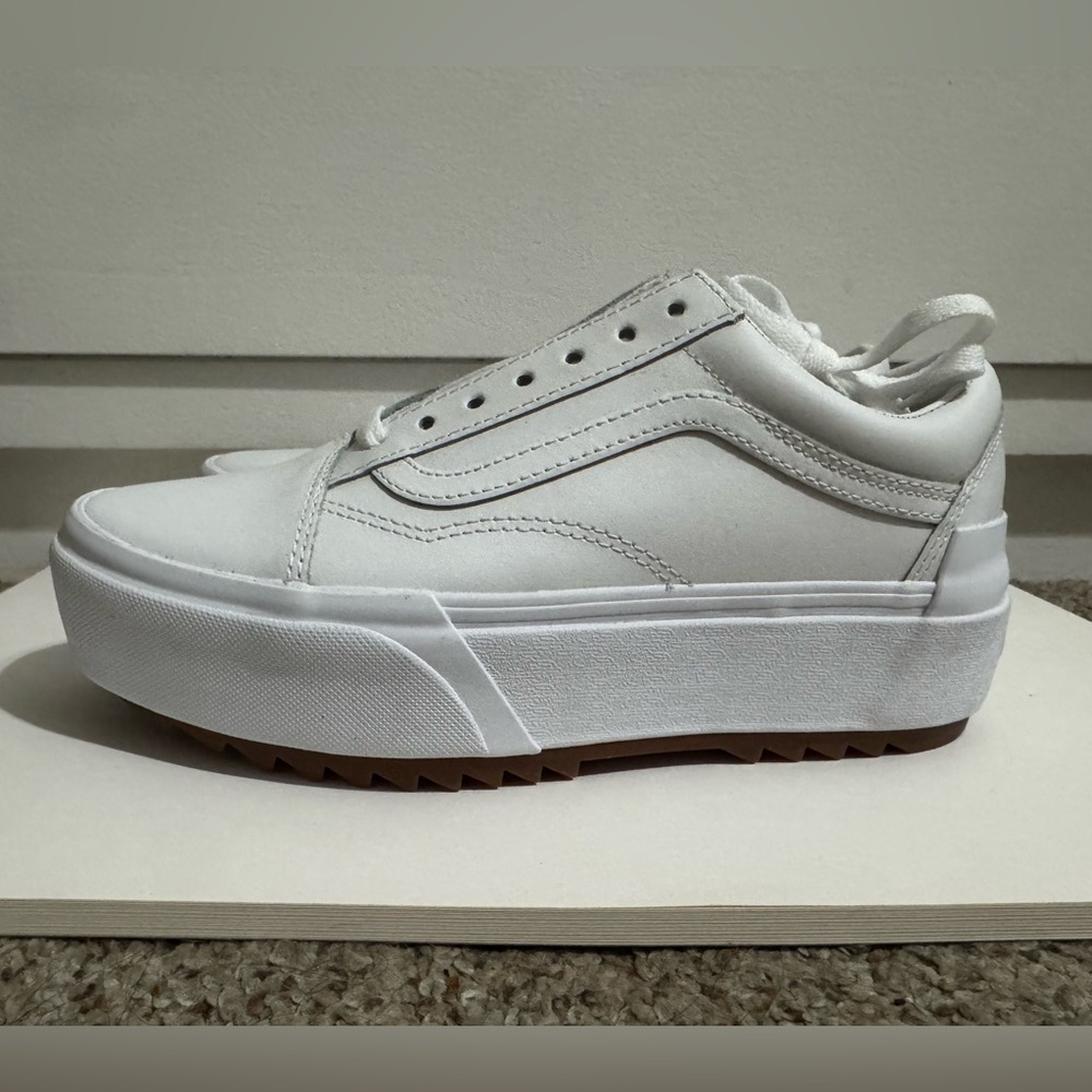 White, small platform vans 
SIZE: 7.5